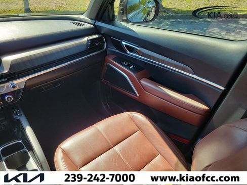 Certified 2024 Kia Telluride EX w/ EX Captain's Chair Package FWD image 21