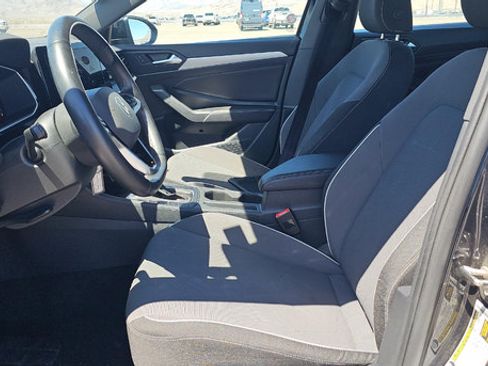 Used 2025 Volkswagen Jetta Sport FWD image 5