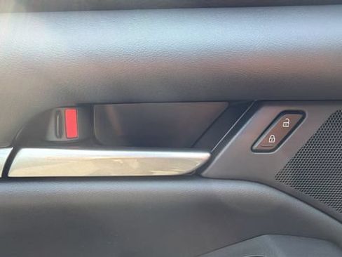 Used 2023 MAZDA MAZDA3 s FWD image 18