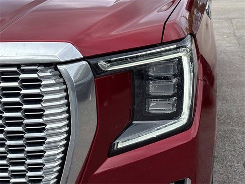 Used 2021 GMC Yukon Denali w/ Denali Premium Package image 10