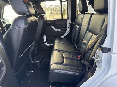 Used 2017 Jeep Wrangler Unlimited Sahara w/ Connectivity Group image 10