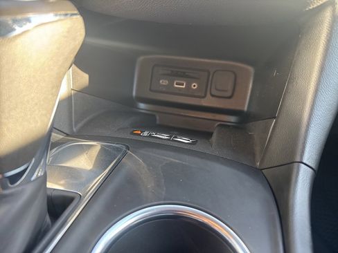 Used 2021 Chevrolet Equinox Premier image 17