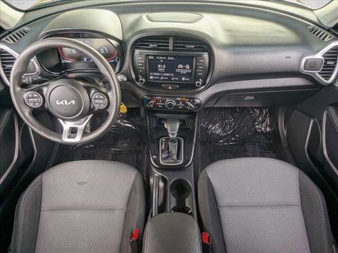Used 2023 Kia Soul LX w/ LX Technology Package FWD image 16