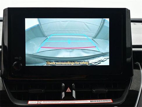 Certified 2025 Toyota Corolla Cross LE image 32