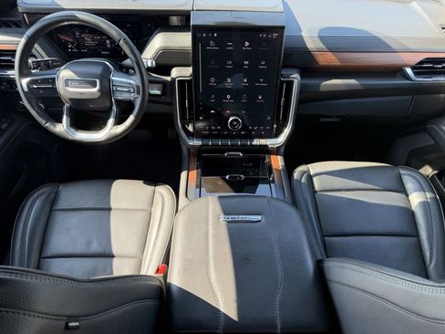 Used 2025 GMC Yukon Denali AWD/4WD image 13