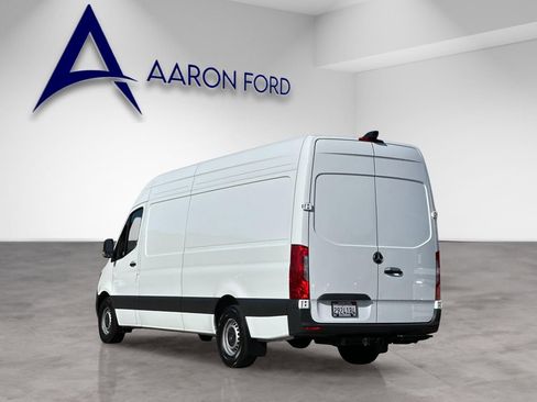 Used 2024 Mercedes-Benz Sprinter 2500 image 4