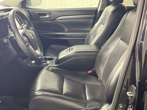 Used 2018 Toyota Highlander Limited image 13