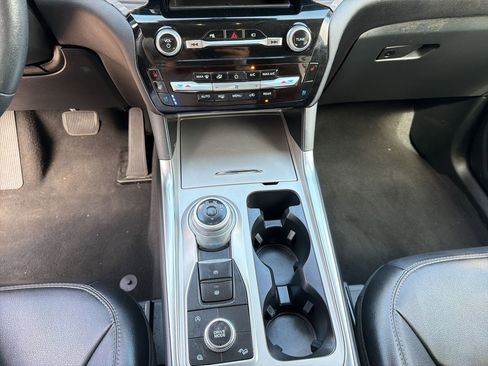 Used 2023 Ford Explorer Limited image 25