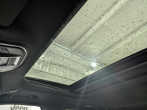 New 2025 Jeep Grand Cherokee Altitude image 32