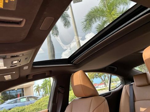 Used 2019 Lexus ES 300h w/ Premium Package FWD image 16