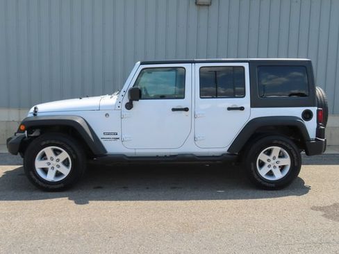 Used 2018 Jeep Wrangler Unlimited Sport S AWD/4WD image 5