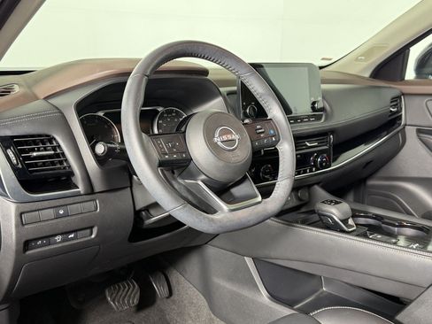 Used 2023 Nissan Rogue SL w/ SL Premium Package FWD image 3