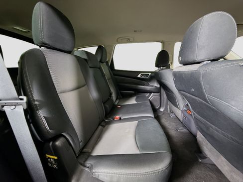 Used 2019 Nissan Pathfinder SV AWD/4WD image 27
