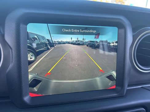 Used 2022 Jeep Gladiator Sport image 36