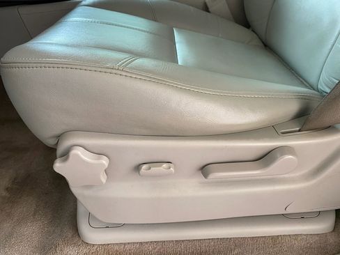 Used 2010 Chevrolet Tahoe LT image 15