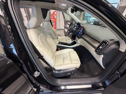 Used 2023 Volvo XC40 B5 Plus w/ Driver Assist Package AWD/4WD image 45