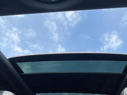 Certified 2023 Porsche Cayenne Platinum Edition image 7