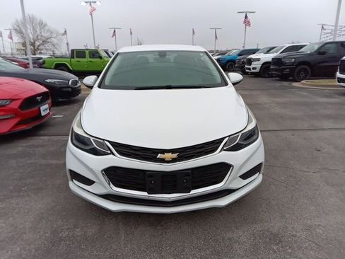 Used 2018 Chevrolet Cruze LT w/ LT Fleet Convenience Package FWD image 9