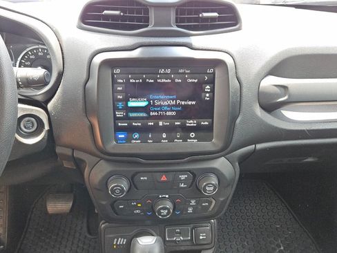 Used 2023 Jeep Renegade Latitude AWD/4WD image 17