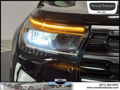 Used 2025 Ford Explorer Active AWD/4WD image 10