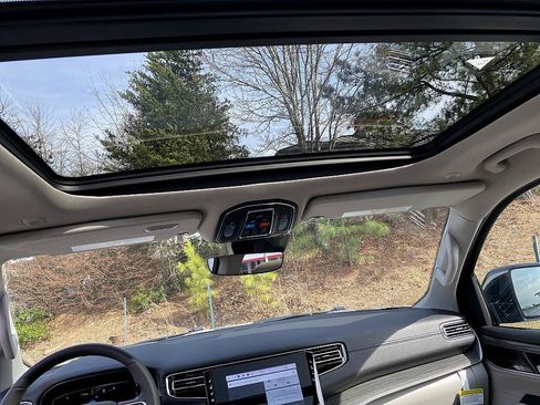 Used 2024 Jeep Wagoneer L Series III w/ Premium Group I image 20