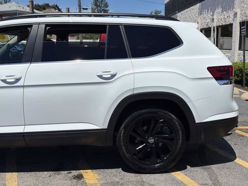 Used 2022 Volkswagen Atlas SE w/ Panoramic Sunroof Package FWD image 5