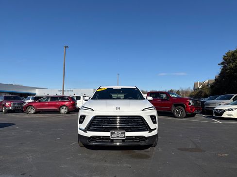 Used 2025 Buick Enclave Preferred image 8