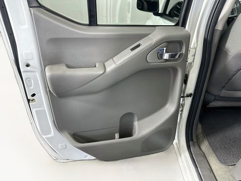 Used 2015 Nissan Frontier SV RWD image 23