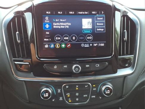 Used 2023 Chevrolet Traverse LT FWD image 19