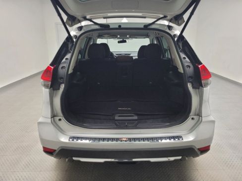 Used 2018 Nissan Rogue SV image 29