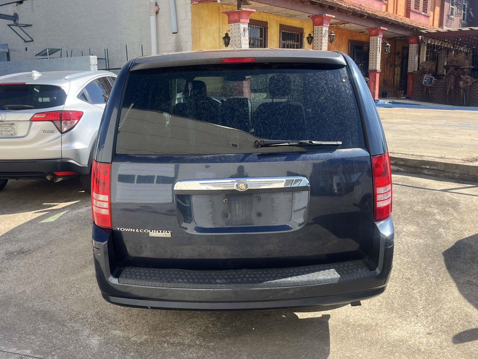 Used 2008 Chrysler Town & Country LX FWD image 4