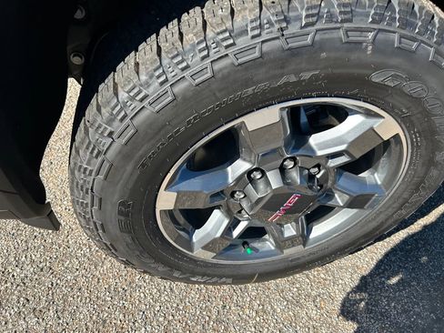 New 2026 GMC Sierra 2500 SLT w/ SLT Convenience Package image 9