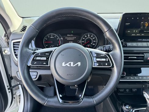 Used 2023 Kia Seltos SX AWD/4WD image 9