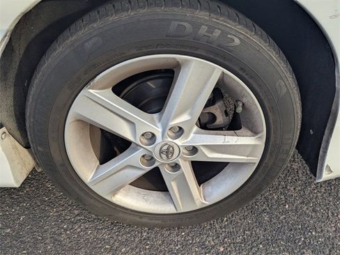 Used 2013 Toyota Camry SE image 9