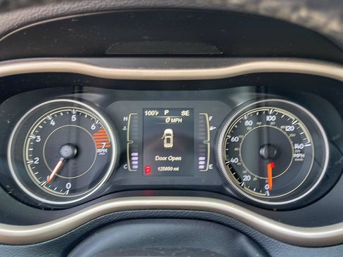 Used 2017 Jeep Cherokee Sport FWD image 19