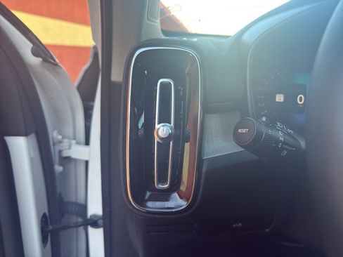 Used 2024 Volvo XC40 B5 Core w/ Protection Package Premier image 15