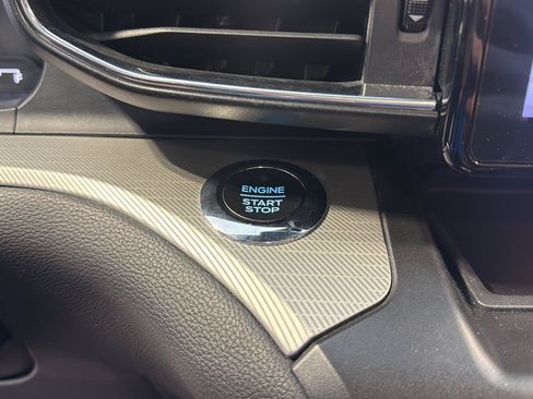 Used 2020 Ford Explorer XLT w/ Equipment Group 202A AWD/4WD image 23