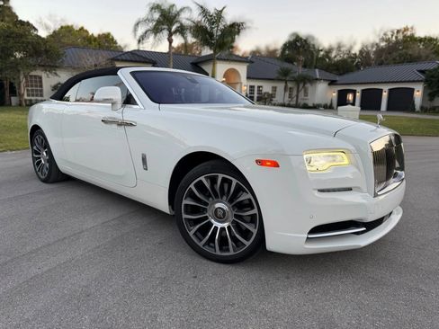 Used 2018 Rolls-Royce Dawn image 20