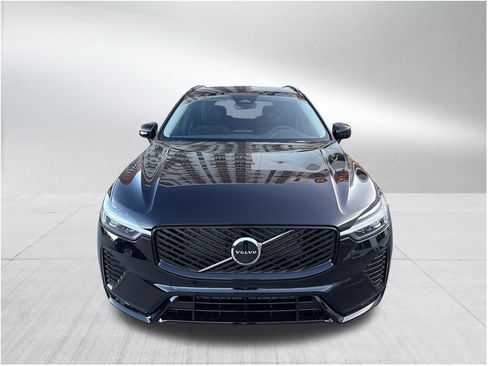 New 2026 Volvo XC60 B5 Core AWD/4WD image 2