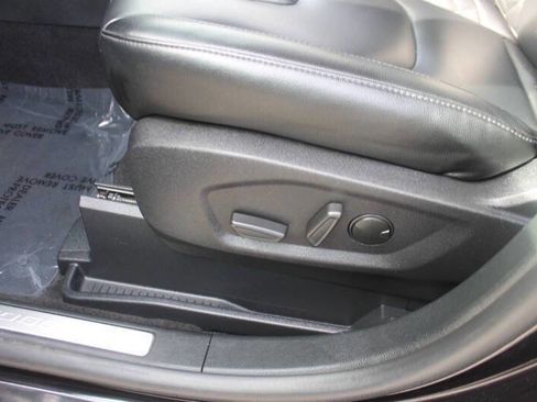 Used 2024 Ford Edge Titanium image 17