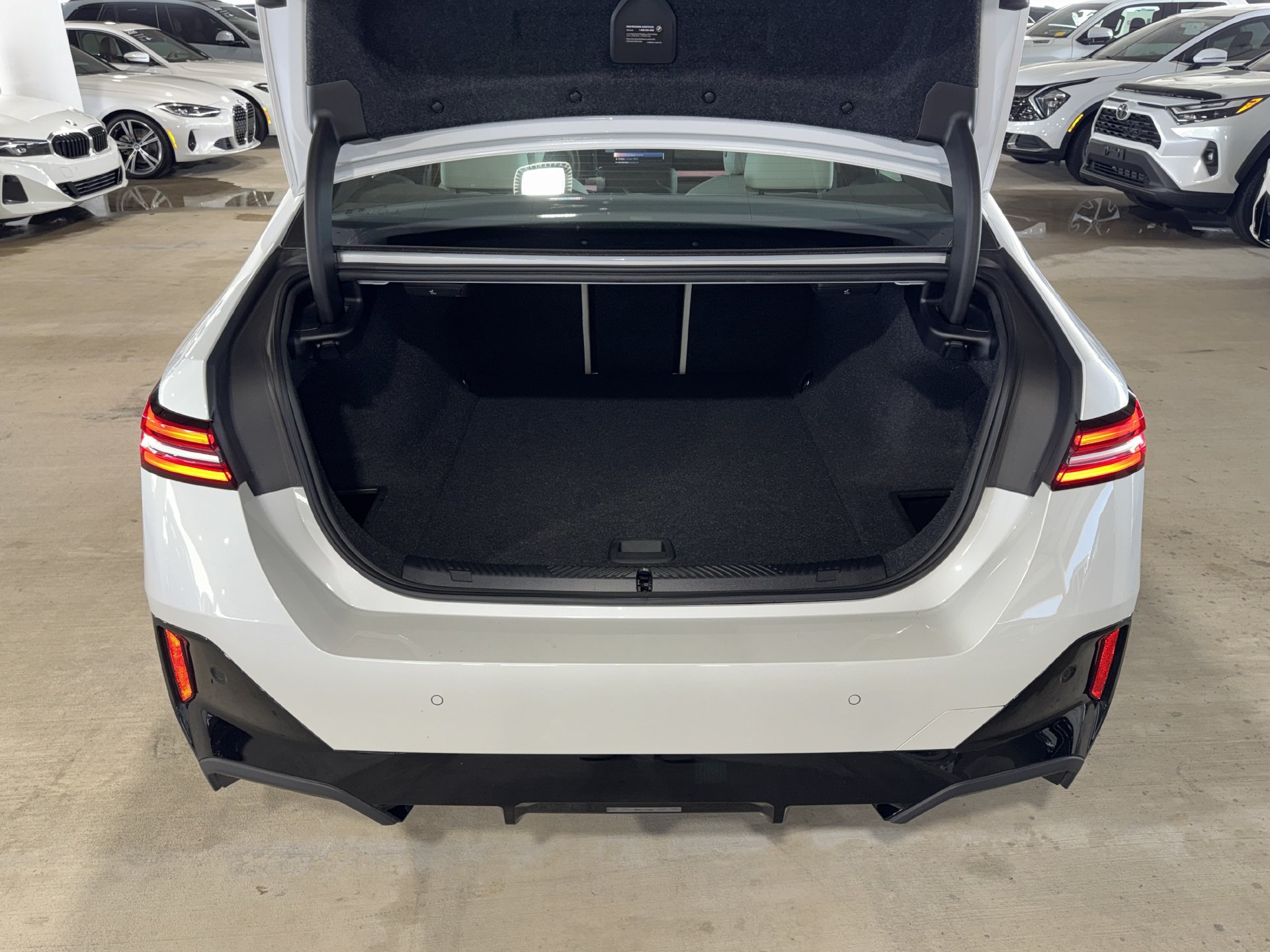 Used 2026 BMW i5 eDrive40 RWD image 12