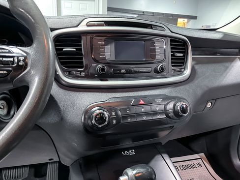 Used 2016 Kia Sorento LX image 24