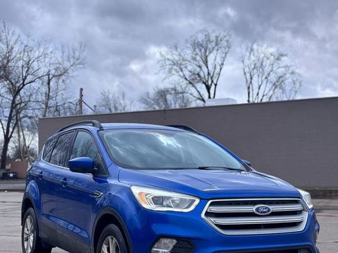 Used 2018 Ford Escape SEL image 2