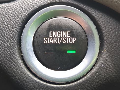 Used 2018 Chevrolet Equinox Premier FWD image 23