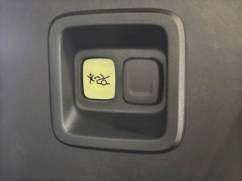 New 2025 GMC Hummer EV 2X image 42