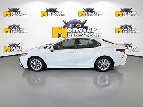 Used 2024 Toyota Camry SE FWD image 7