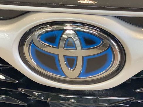 Used 2022 Toyota Highlander XLE AWD/4WD image 10
