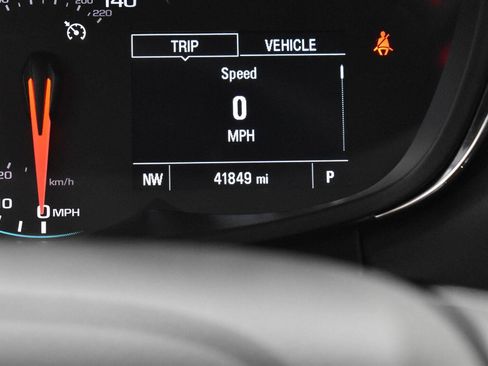 Used 2022 Chevrolet Trax LT w/ LT Convenience Package AWD/4WD image 23