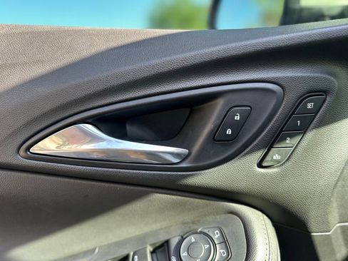 Used 2020 Buick Encore GX Essence w/ Experience Buick Package FWD image 32