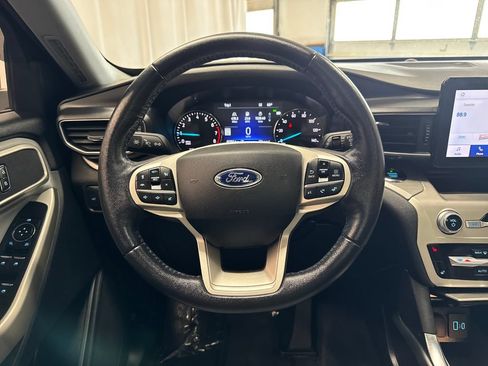 Used 2021 Ford Explorer XLT w/ Equipment Group 202A AWD/4WD image 15